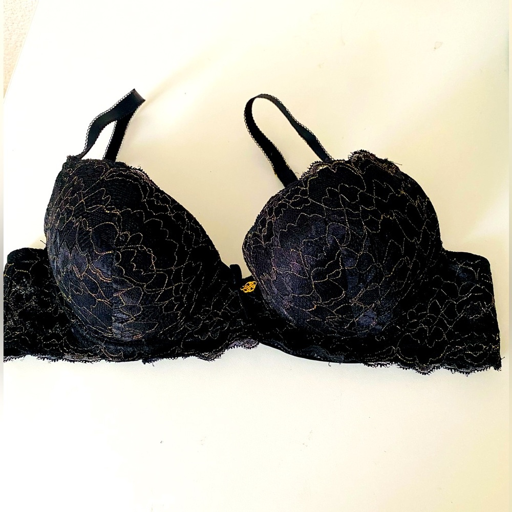 ❤️3/$25 Sale!❤️ Black with gold detail lace push up bra. Size 36B Daisy Fuentes